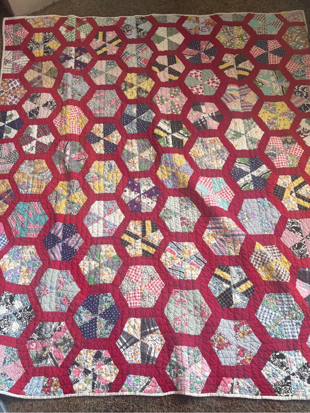 Vintage Handmade Patchwork Quilt Hand Quilted Hexagon Scrap Quilt 60x66